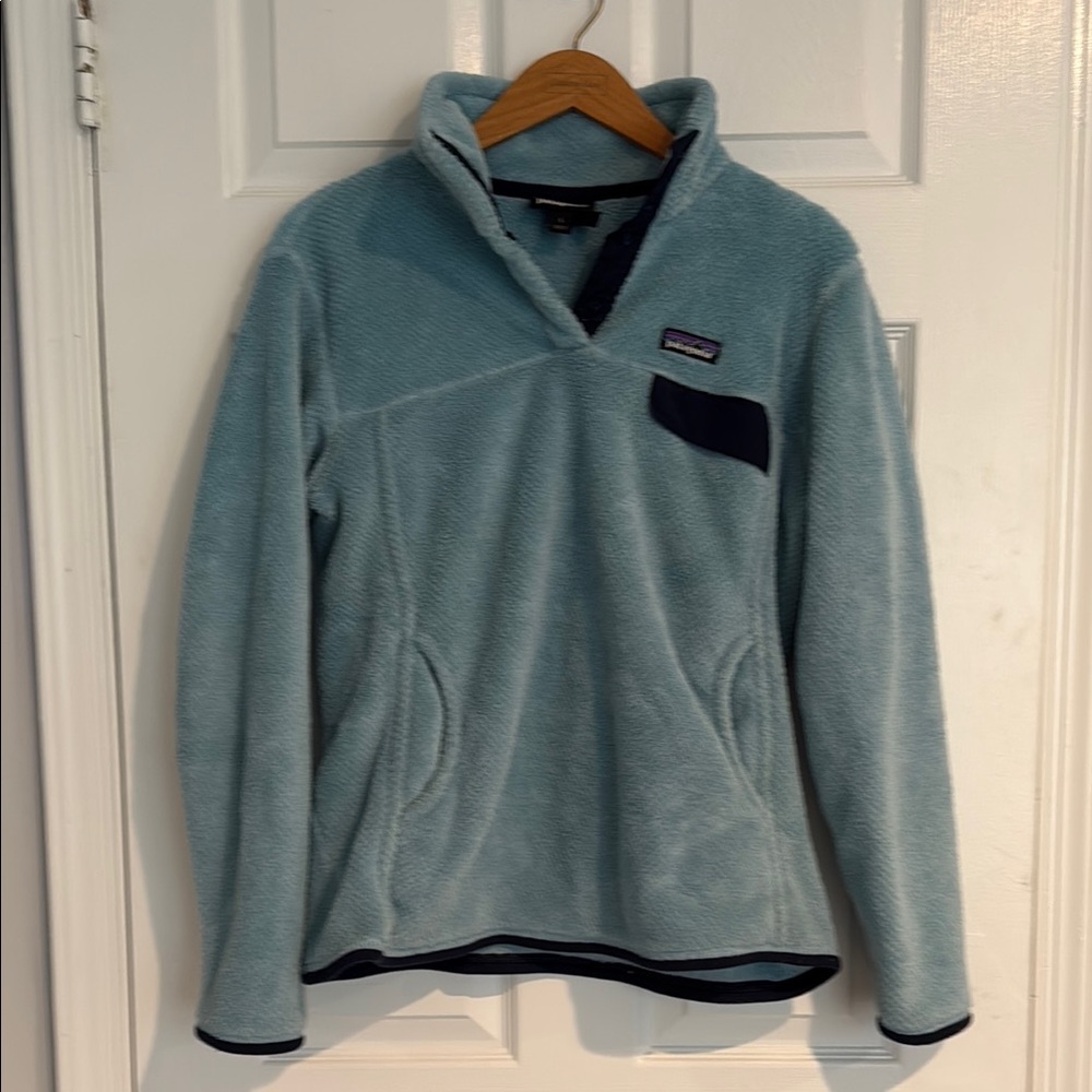 Patagonia Women's Light Blue Fleece Sweater